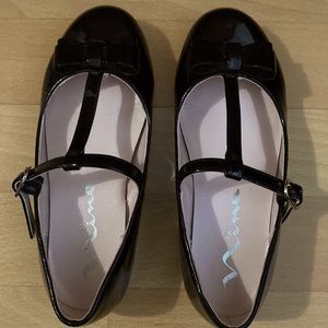 Girls patent leather dress shoes with bows